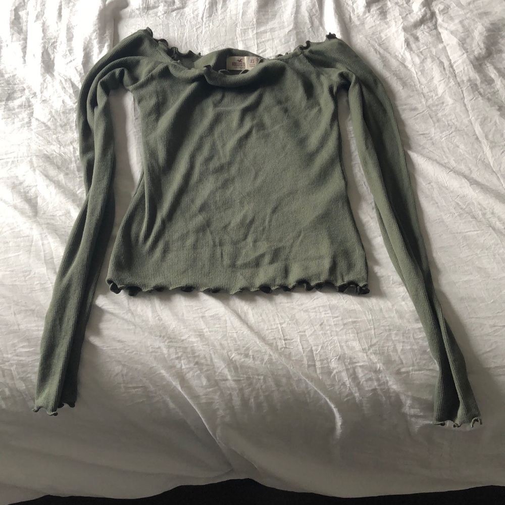 Off the shoulder ruffle long sleeve